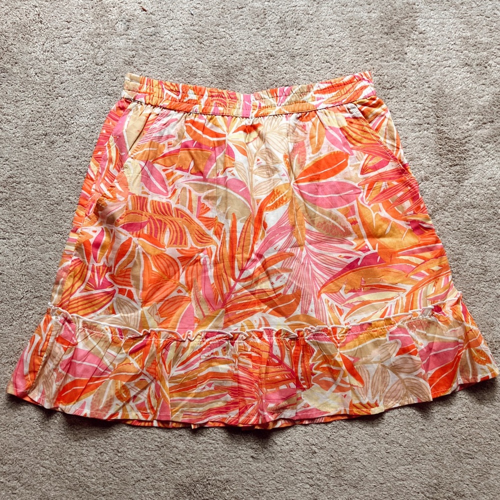 Colorful Hawaiian skirt. In great condition and is soft with vibrant colors!